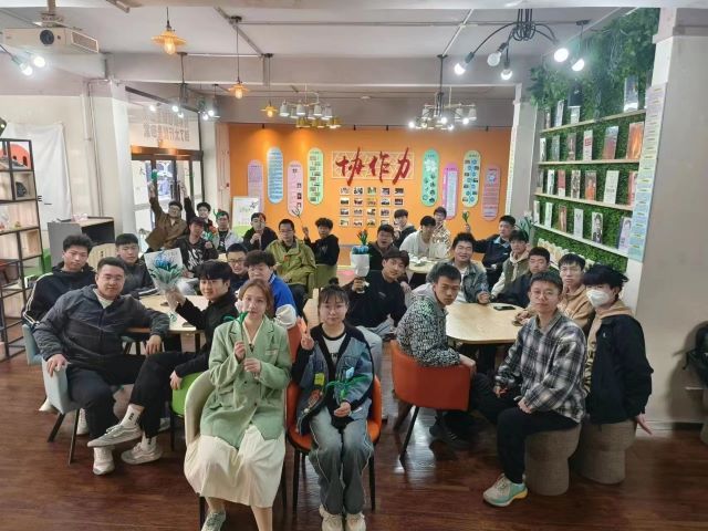 【完满团支部】花艺知花意 花语含心意——0638太阳集团官网机电2202班完满团支部活动