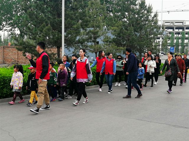 踏青之旅中 推普进行时