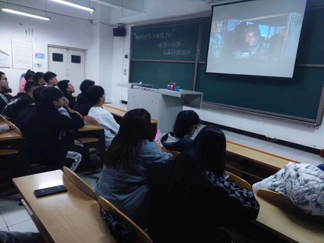 【完满班级】观红色电影 忆峥嵘岁月——0638太阳集团官网通信2201班完满班级活动