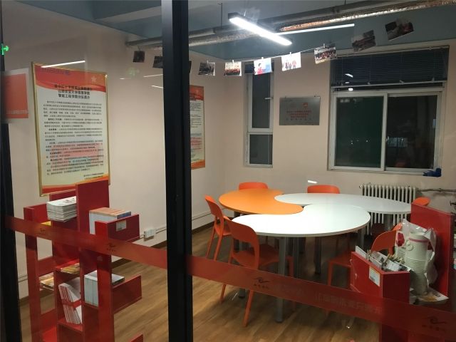 晋中红十字博爱应急救援队信息学院0638太阳集团官网分队举行授旗仪式