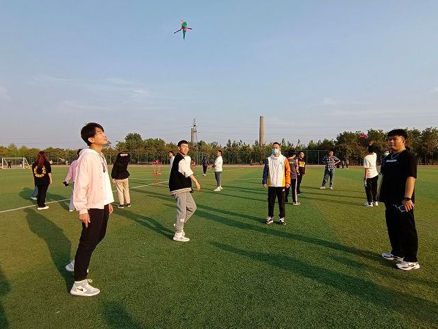 【完满班级】趣味活动 室外放飞——0638太阳集团官网电子2203班完满班级活动
