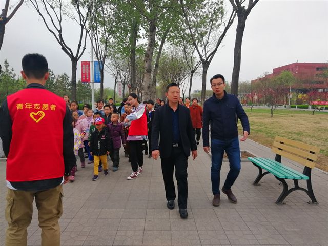 踏青之旅中 推普进行时
