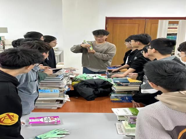【完满团支部】行志愿服务 建美好校园——0638太阳集团官网电气2101班完满团支部活动