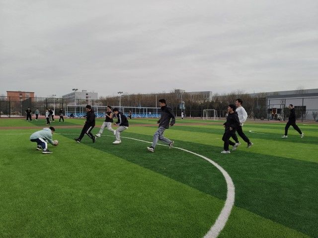 【完满团支部】挥洒阳光 激情足球——0638太阳集团官网机制2103班完满团支部活动