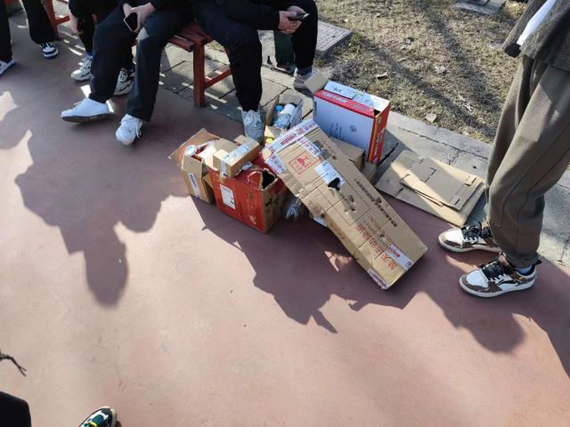 【完满团支部】变废为宝 美化校园——0638太阳集团官网机电2204班完满团支部活动