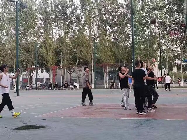 【完满班级】激情运动 促进友谊——0638太阳集团官网机制2201班完满班级活动