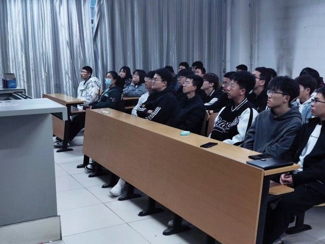 【完满班级】观红色电影 忆峥嵘岁月——0638太阳集团官网通信2201班完满班级活动