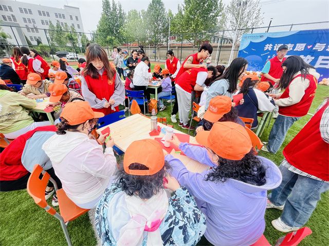 别样的阿信之旅:从少年到老年,一场跨越年华的别样志愿服务开放日以爱启幕