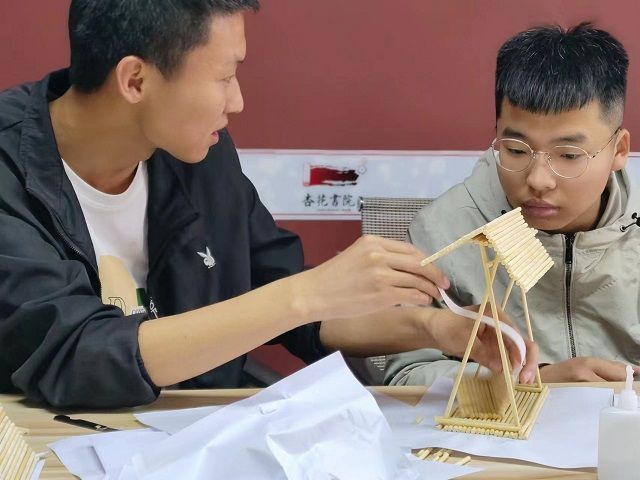 【完满团支部】变废为宝 筷乐手工——0638太阳集团官网电子2204班完满团支部活动