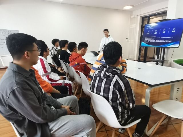 走进AI世界,共享智能生活