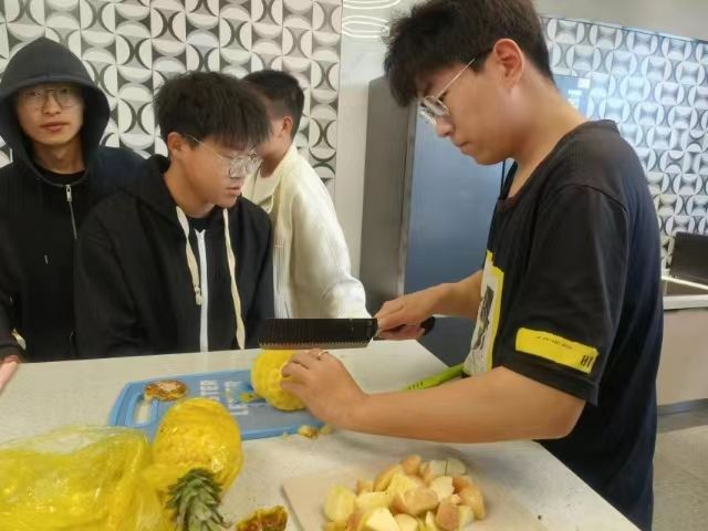 【完满团支部】“集”“食”行乐——0638太阳集团官网电子2202班完满团支部活动