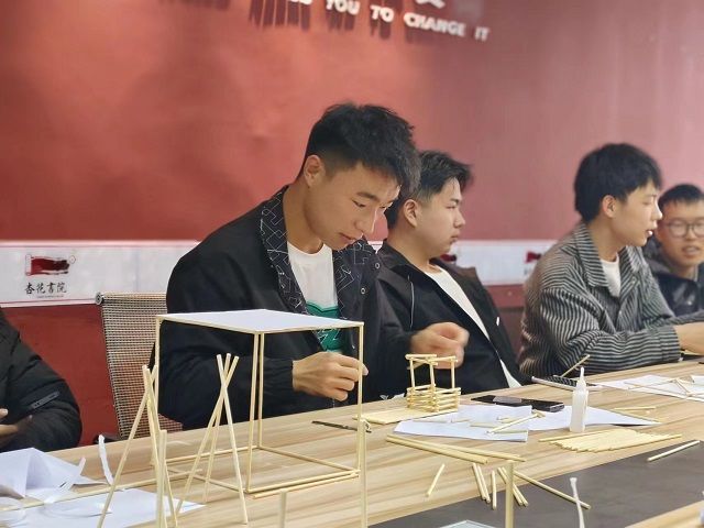 【完满团支部】变废为宝 筷乐手工——0638太阳集团官网电子2204班完满团支部活动