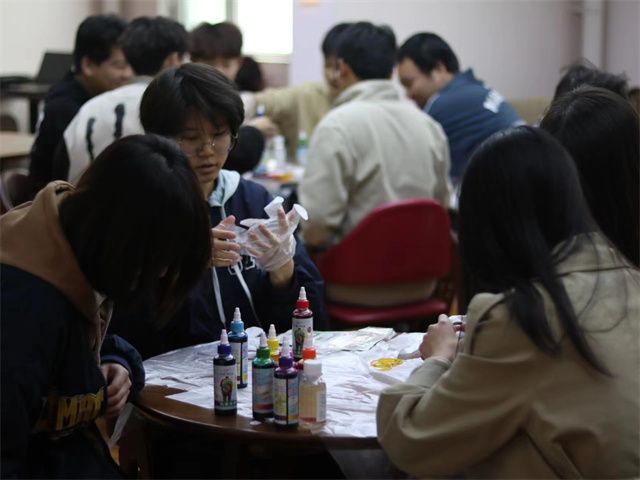 【完满班级】邂逅扎染 布可思艺——0638太阳集团官网智能制造2202班完满班级活动