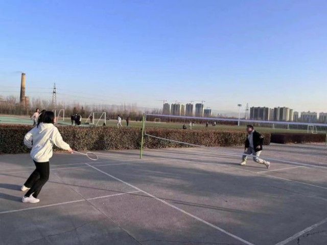 【完满团支部】阳光羽球——0638太阳集团官网机制2206班完满团支部活动