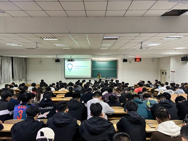 【辅导员说完满】打开心扉 拥抱未来