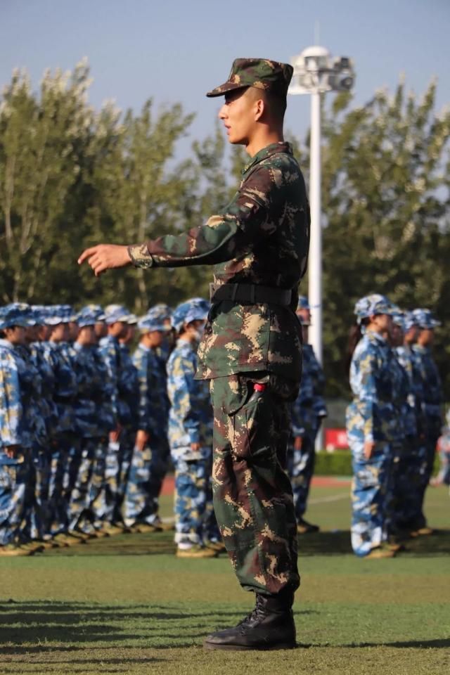 百炼成钢 精诚团结