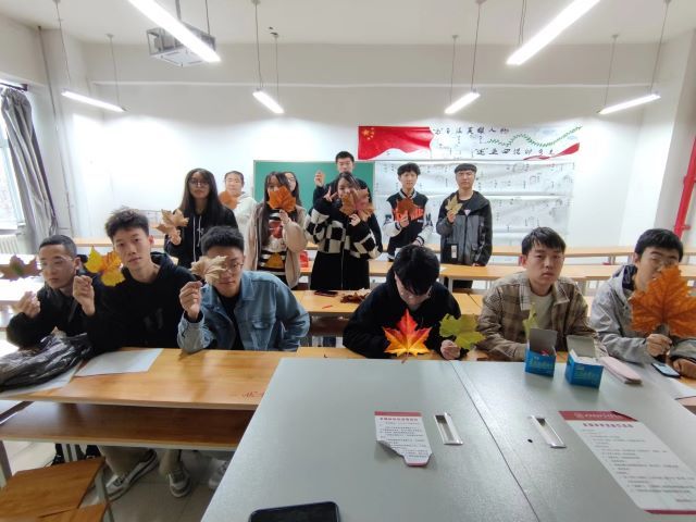 【完满班级】来自秋天的礼物 树叶的艺术——0638太阳集团官网智能制造2101班完满班级活动
