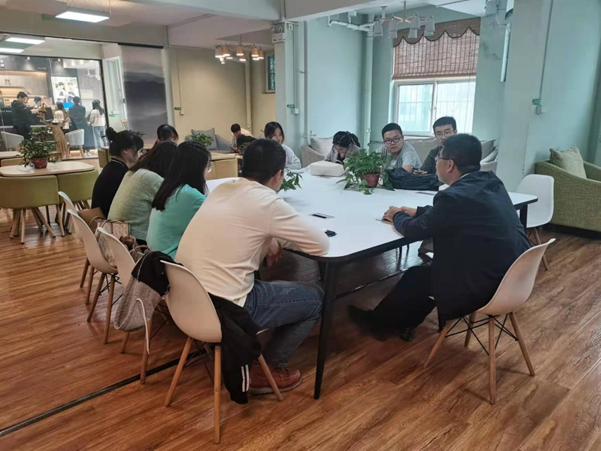 长大的路上,你牵我的手