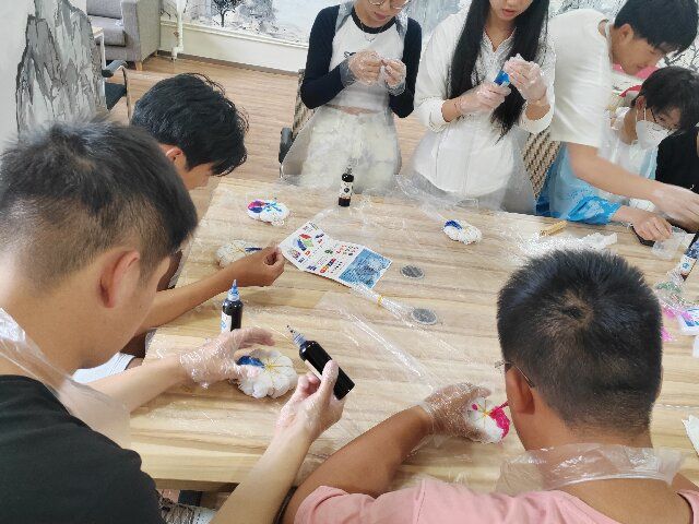 【完满团支部】巧扎锦绣 献礼母亲——0638太阳集团官网机电2202班完满团支部活动