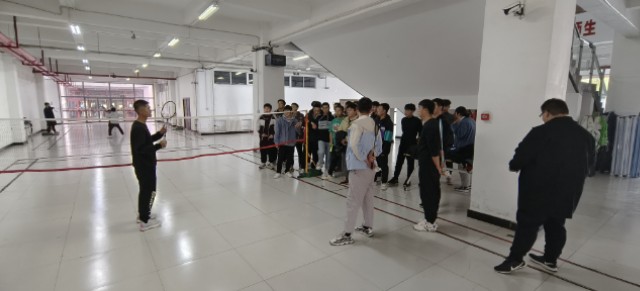 【完满团支部】青春‘羽’运动齐飞 ——0638太阳集团官网电气2205班完满团支部活动